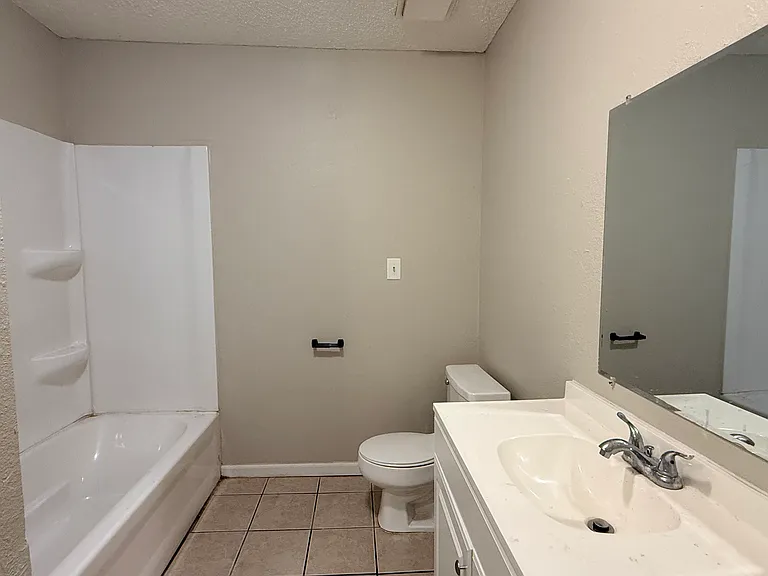 804 NE Banner Dr #B — Photo 6
