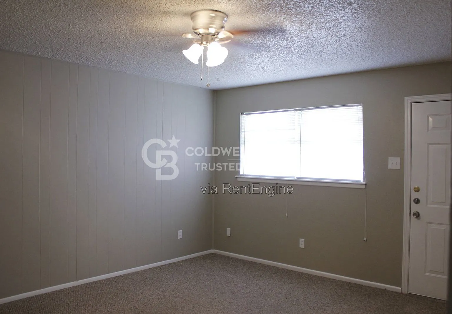 2 bed, 1.5 bath, 1044 sqft, $925 — Photo 2