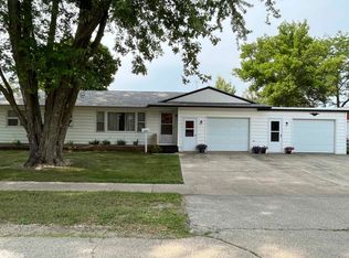 1006 Thompson St, Sheffield, IA 50475