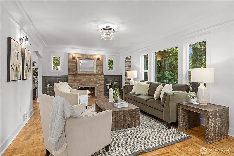 3rd image of 10322 Ashworth Avenue N