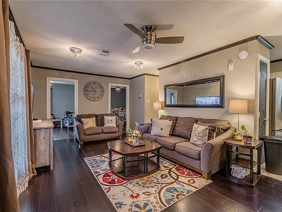 4th image of 1604 Flores Dr