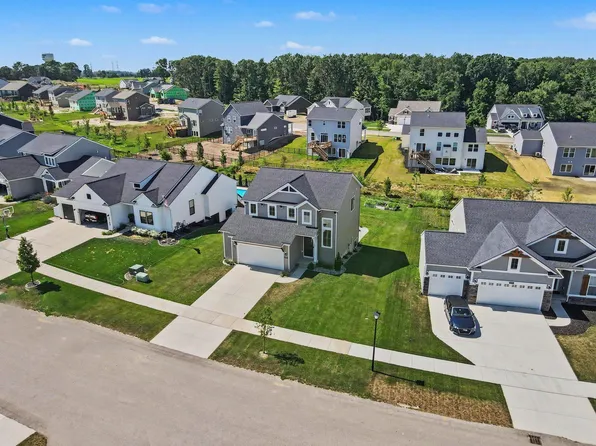 3157 Deer Haven Dr, Jenison, MI 49428