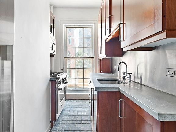 4th image of 731 Greenwich St APT J32