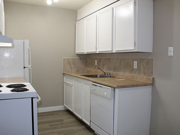 5th image of 118 Edinburgh Pl #Bachelor