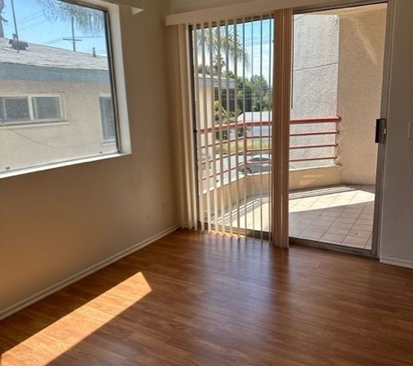 1st image of 20615 Vanowen St #208