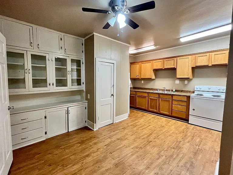 1002 Gregg St #CB — Photo 5