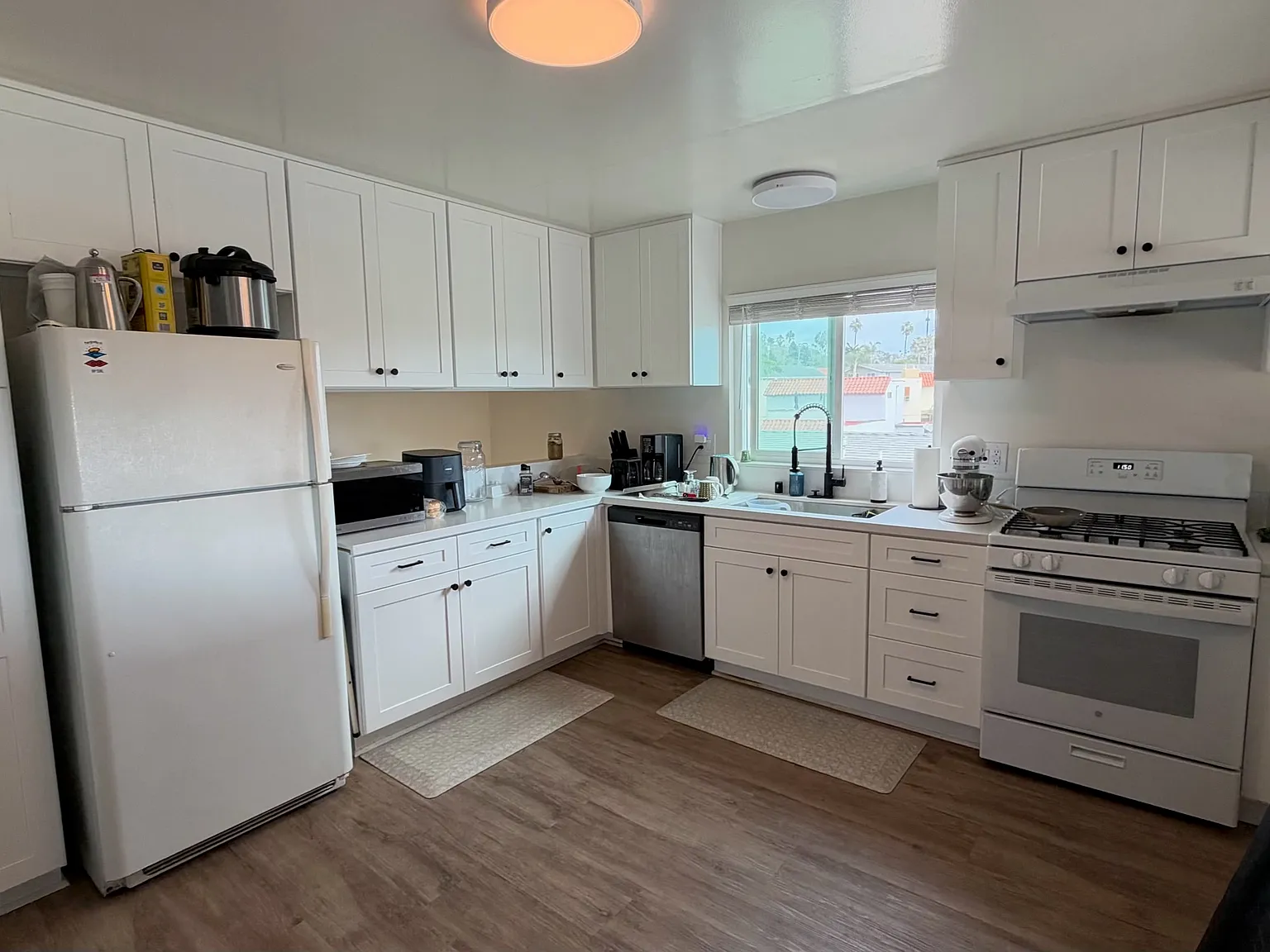 3 bed, 1400 sqft, $4,600 — Photo 4