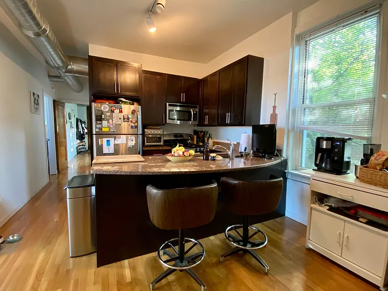 2428 W Walton St #3 — Photo 1