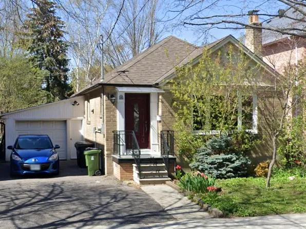 36 Newton Dr, Toronto, ON M2M 2M7