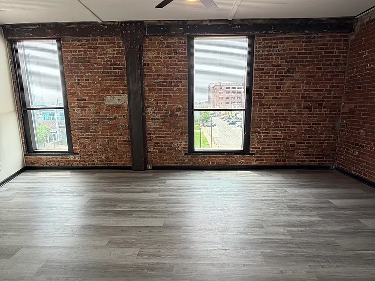 112 E State St #3B — Photo 6