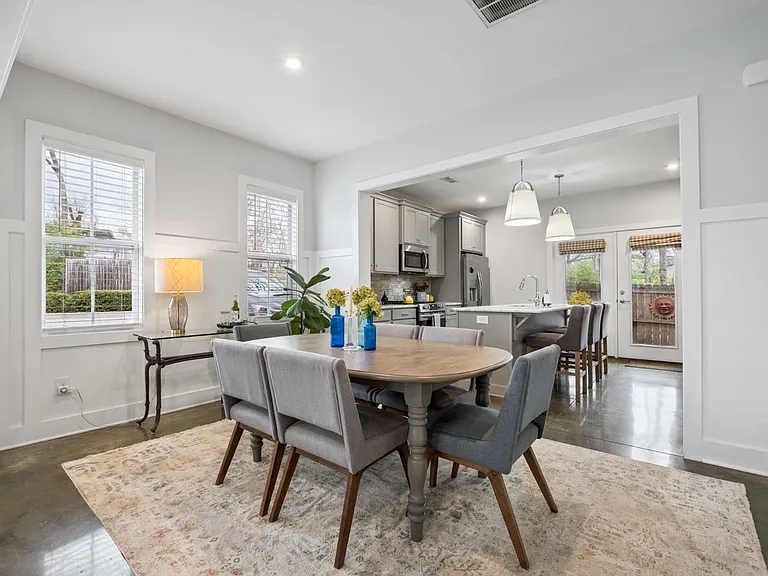 1125 Chester Ave #11 — Photo 4
