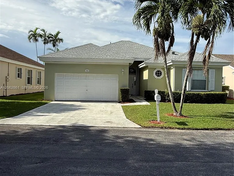 2435 SE 7th Pl — Photo 3