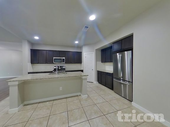 4th image of 1620 Village Creek Dr