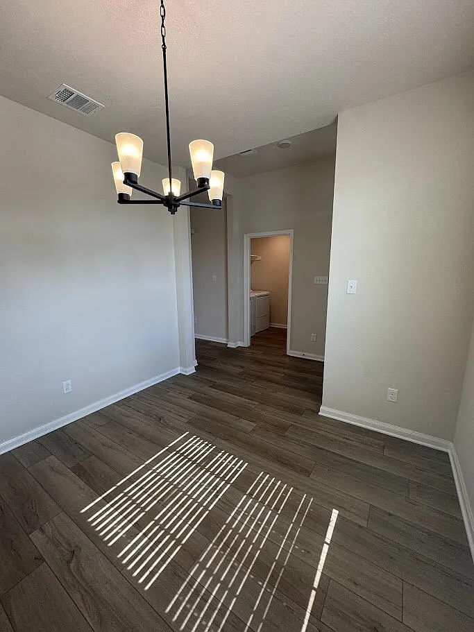 3 bed, 2.0 bath, 1500 sqft, $2,100 — Photo 4