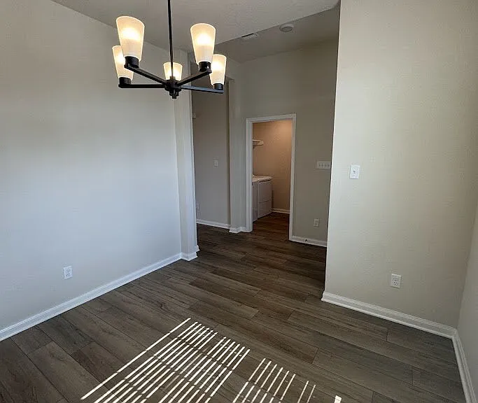 1340 Kingsgate Dr — Photo 4