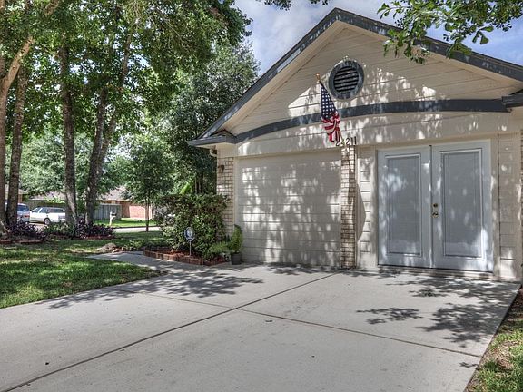 3rd image of 24211 Hard Wood Dr