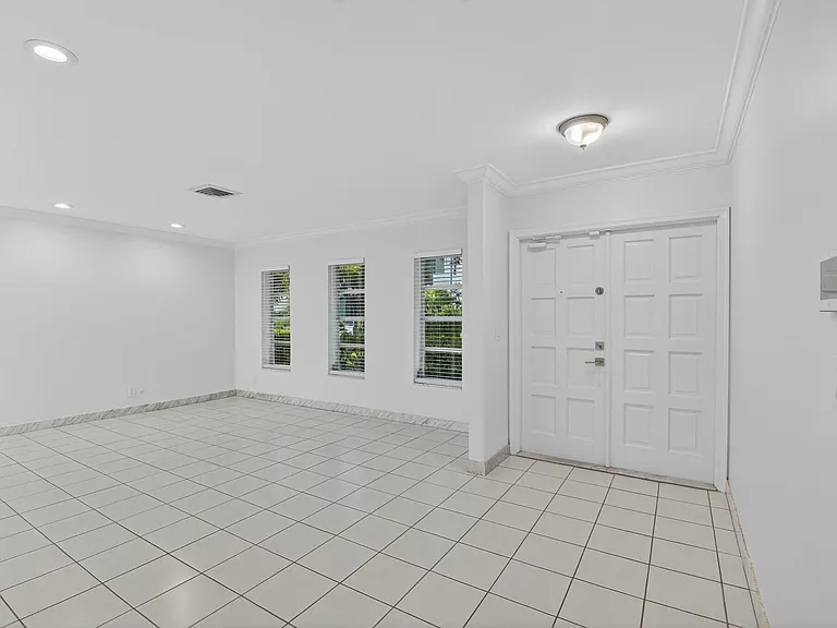 937 Banyan Dr — Photo 11