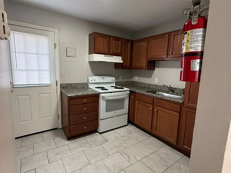 310 Greenbriar Rd — Photo 6