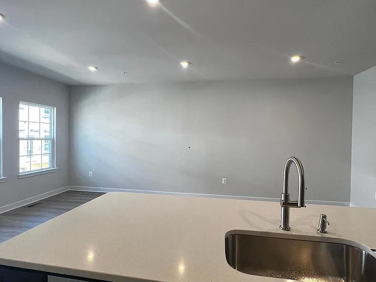 10913 Blanton Way — Photo 9