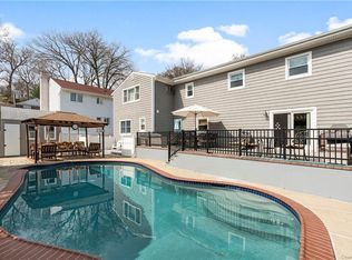 8 Cambridge Ave, Tuckahoe, NY 10707