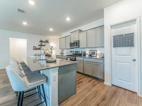 524 Sebring Cir, Hutto, TX 78634