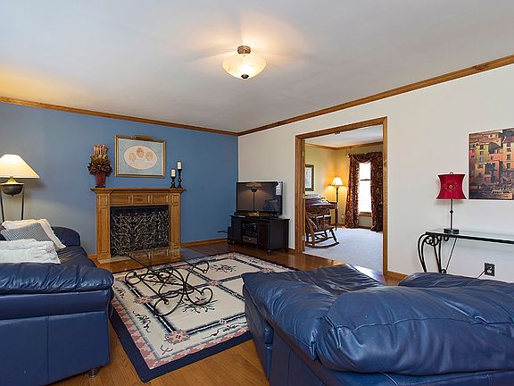 3rd image of 6375 Derbyshire Ln