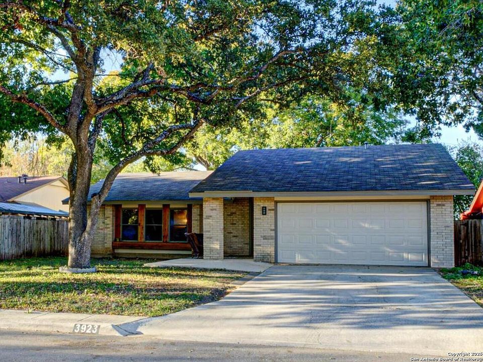 1st image of 3923 BRIAR HOLLOW ST