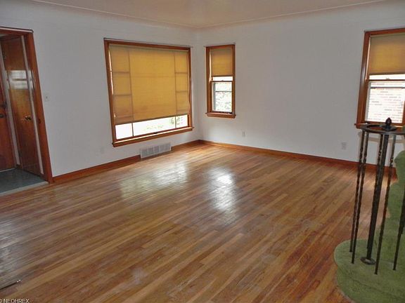 3rd image of 131 Sunnycliff Dr