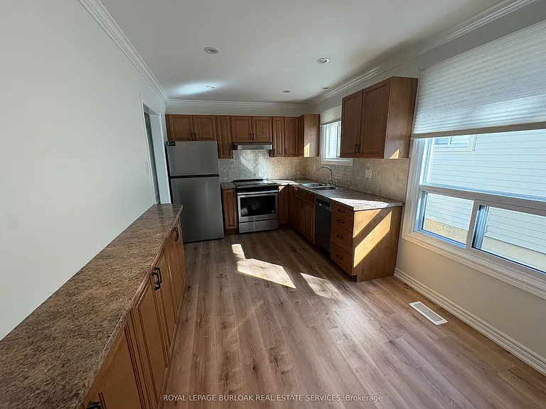 3455 Caplan Cres #17 — Photo 6