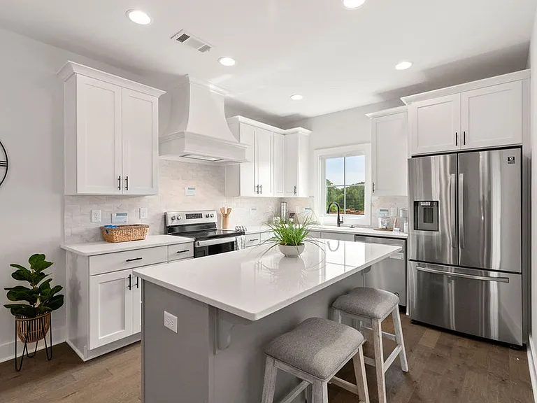 536 Judd Ave — Photo 8