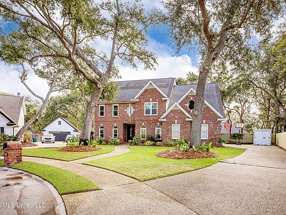 2nd image of 2802 Cambrai Cir