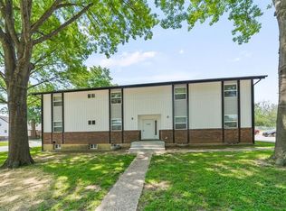 2201 Twin Oaks Dr, Harrisonville, MO 64701
