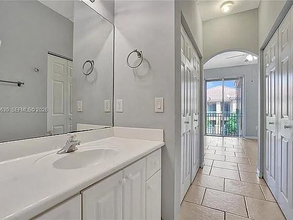 5th image of 2325 Mariner Ct