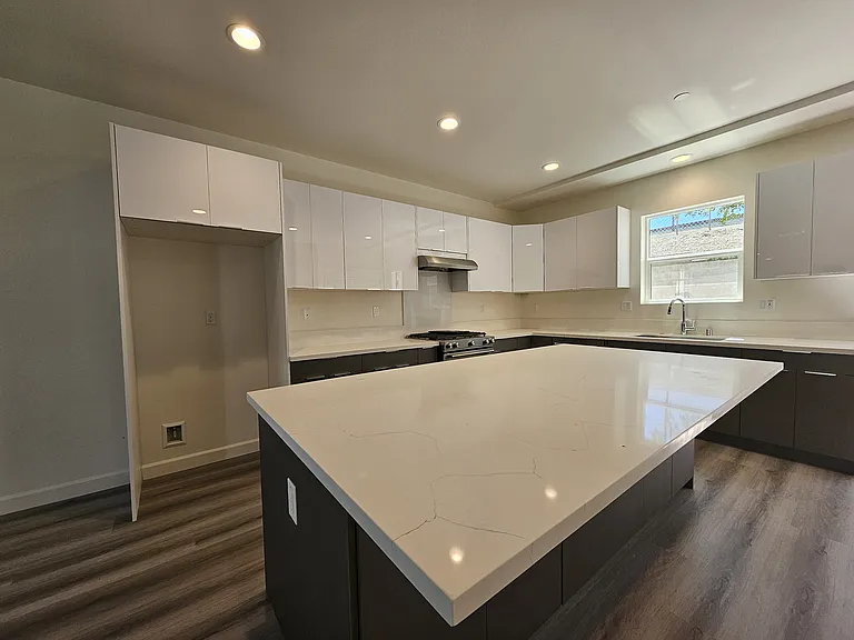 1355 Point Loma Pl — Photo 23
