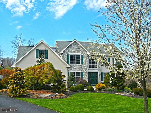 4th image of 107 Fox Hill Dr