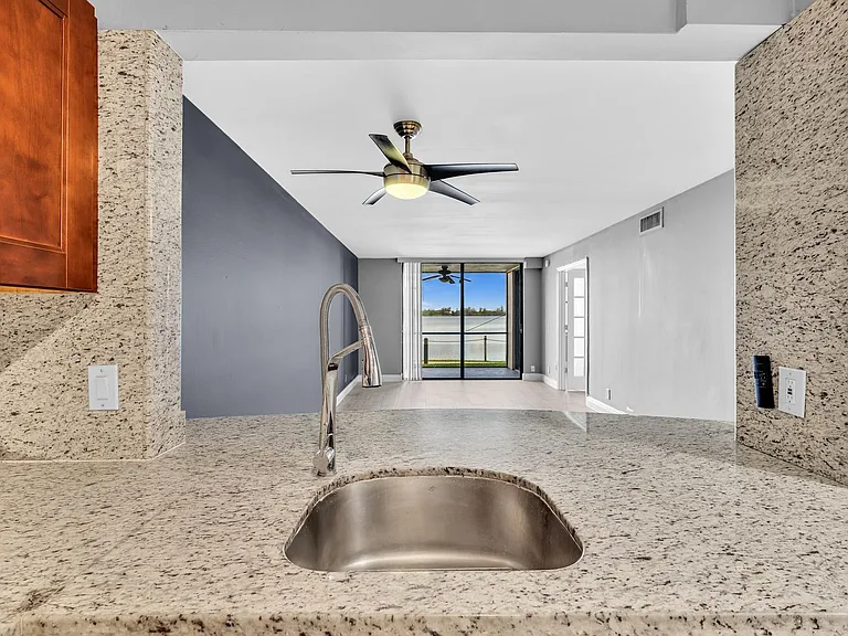 109 Lake Emerald Dr #108 — Photo 6