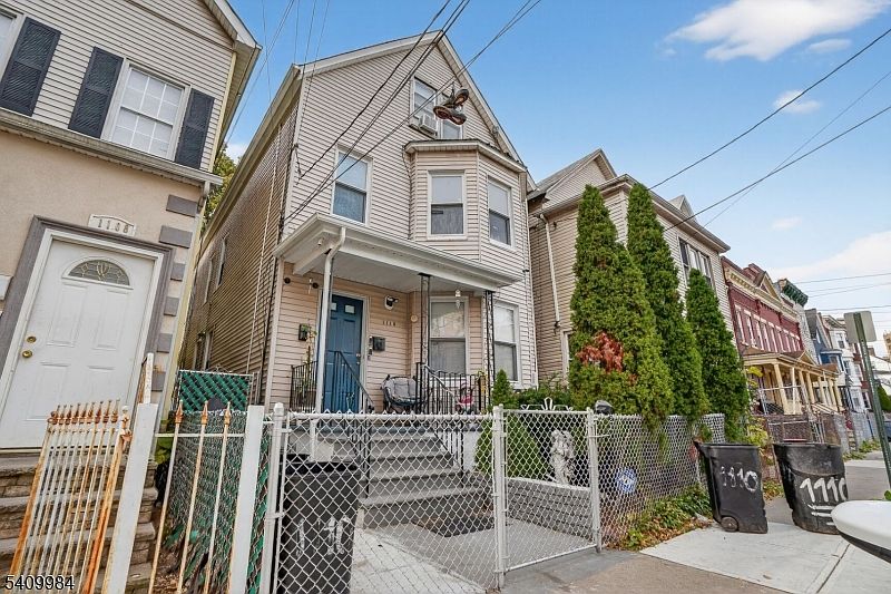 1st image of 1110 Hampton Pl