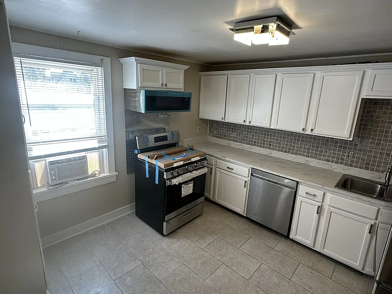 554 W Station St — Photo 11