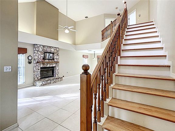 4th image of 15825 Oak Glen Way