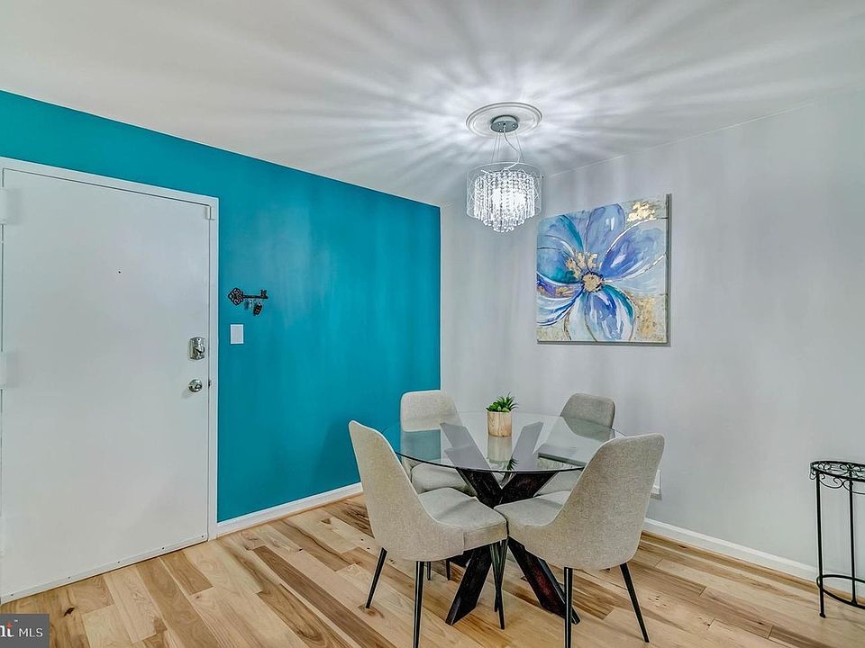 Dining room for entertaining and dinner parties