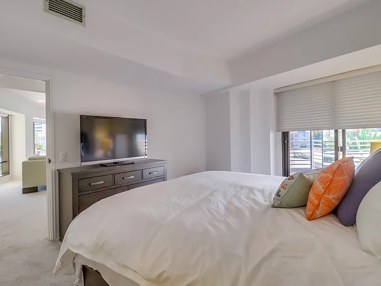 100 Harbor Dr #504 — Photo 26
