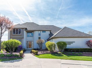 22325 Antler Dr, Novi, MI 48375