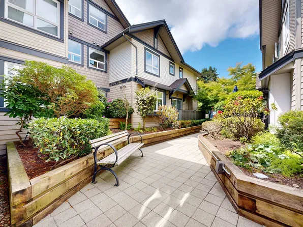4468 Albert St #305, Burnaby, BC V5C 2G2