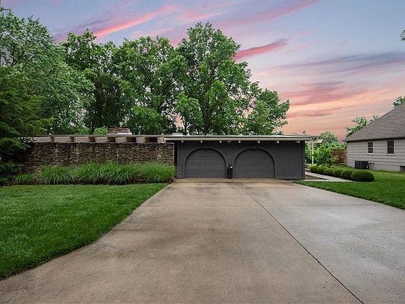 4th image of 12618 Oakmont Dr
