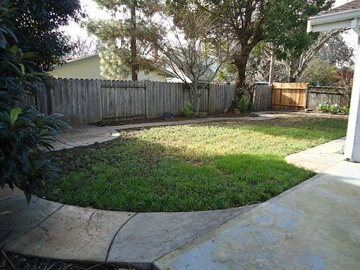 5th image of 215 Begonia Blvd
