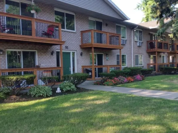 40 Malo Ct APT E, Rochester, NY 14612