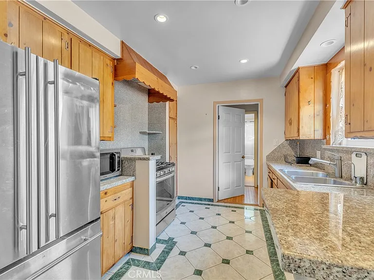 5452 Halbrent Ave — Photo 12