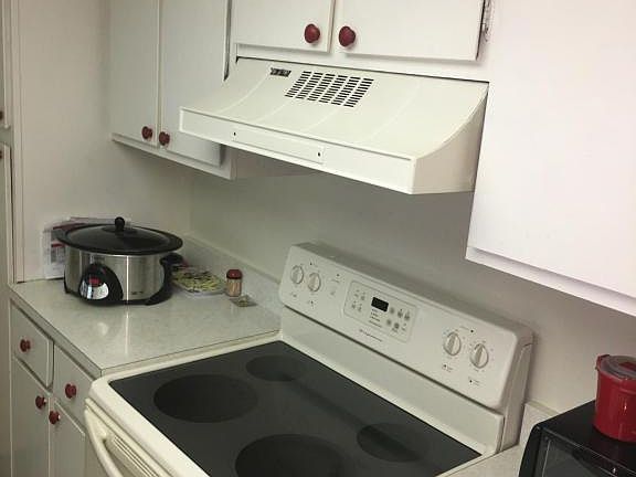 4th image of 576 Bahia Cir