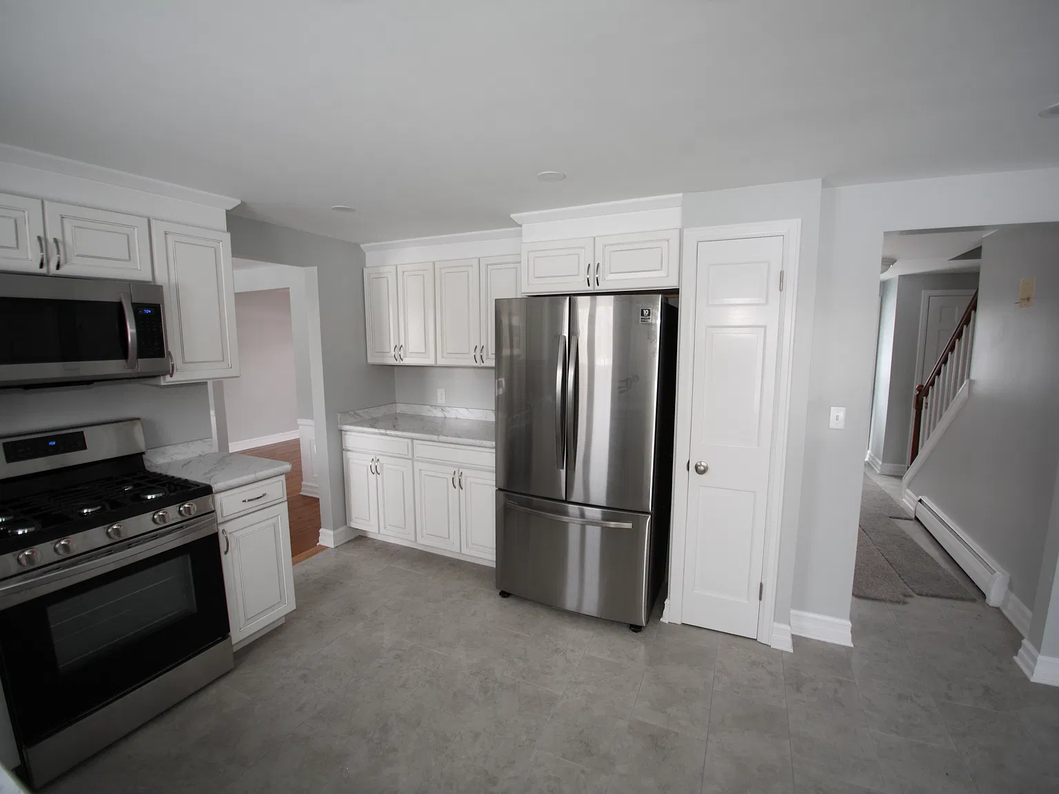 4 bed, 2600 sqft, $3,750 — Photo 2