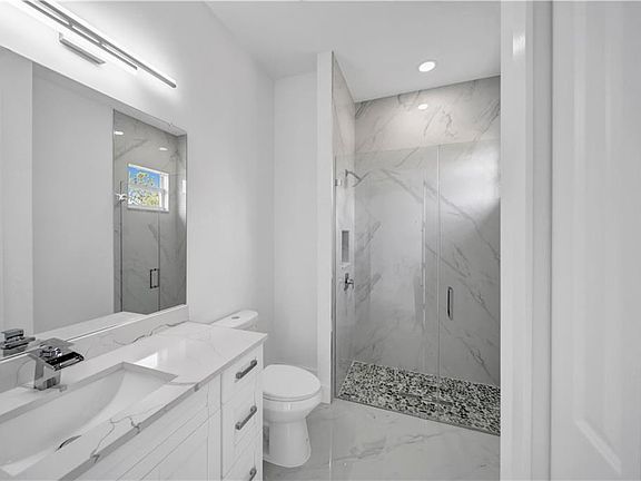 4th image of 224 Pullman St #224